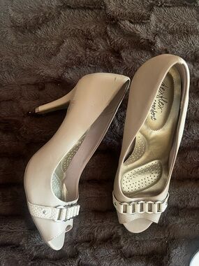 dexflex comfort Nude Peep-Toe Pumps with Bow Accent